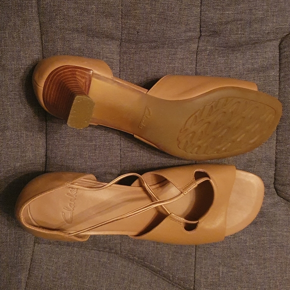 Nude Tan Block Heel Clarks Sandals - Picture 3 of 3
